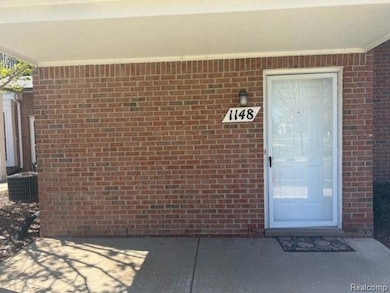 1148 Rial Lake Dr unit 43, Howell, MI 48843 - photo 2
