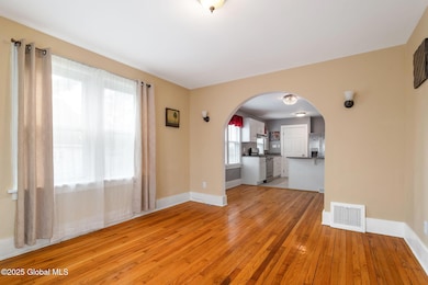 8-18FenwickAve_08
