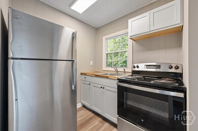 3205 Bulloch St unit B, Savannah, GA 31405 - photo 3