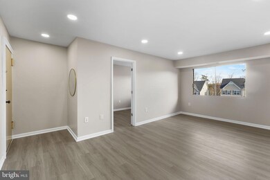 12753 Dara Dr unit 303, Woodbridge, VA 22192 - photo 5