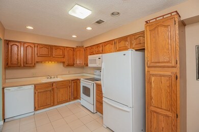 1006 Paradise Rd unit PHO, Swampscott, MA 01907 - photo 7