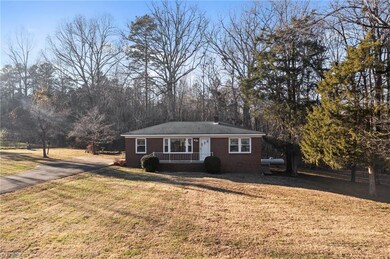 6910 Sunrise Dr, Greensboro, NC 27406 - photo 2