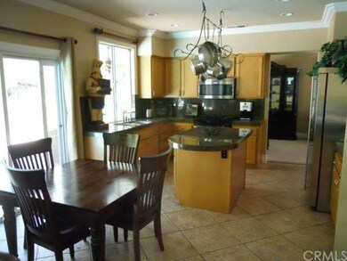 Great family kitchen with beautiful granite counte