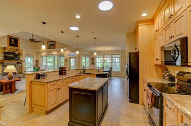 189 Mountain Laurel Ln unit 2, Fletcher, NC 28732 - photo 3