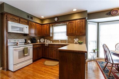 8501 Bradshaw St, Lenexa, KS 66215 - photo 7