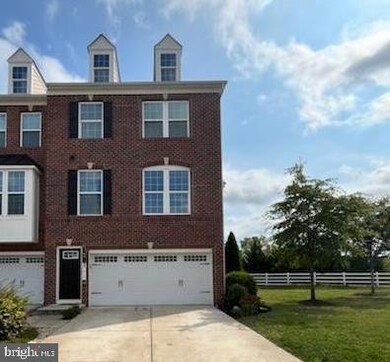 911 Magnolia Blossom Ct, Sykesville, MD 21784 - photo 2
