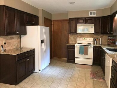 7630 Monrovia St, Shawnee, KS 66216 - photo 5