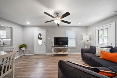 917 W Snyder St, Alvin, TX 77511 - photo 6