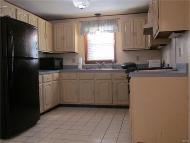 Large Kitchen with ceramic Floor. All Appliances S