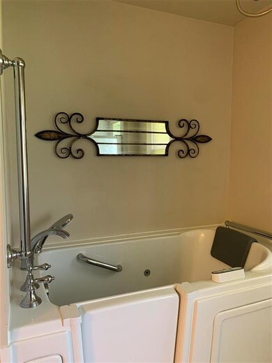 1031 Louise Ln, Wake Village, TX 75501 - photo 5