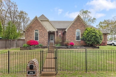 View of front of property featuring a front yard, 