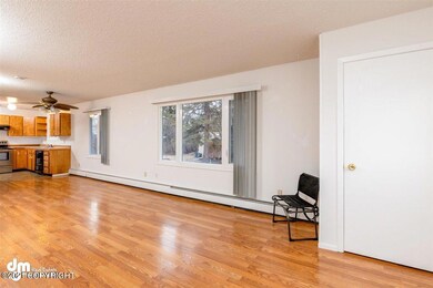 Livingroom_to_kitchen_vacant