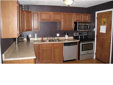 Open Kitchen - all appliances stay