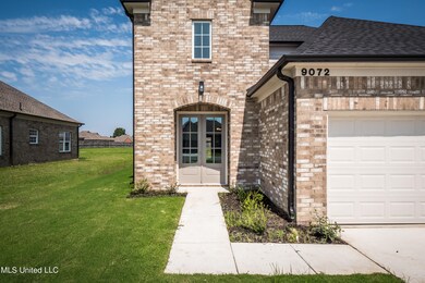 004-9072 Lakeside Circle-MLS Version