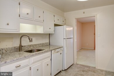 1946 Hopewood Dr, Falls Church, VA 22043 - photo 7