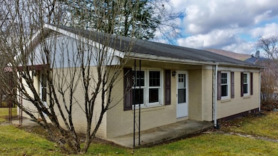 338 Giggenbach Cir, White Sulphur Springs, WV 24986 - photo 2