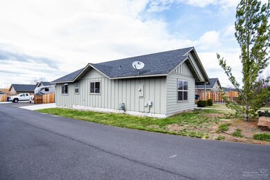 2361 NW 8th St, Redmond, OR 97756 - photo 4