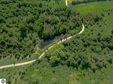Drive along this private easement past the 10ft de