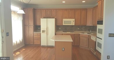 12482 Rose Path Cir, Fairfax, VA 22033 - photo 5