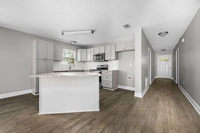 5292 Kervin Rd-Crestview-2