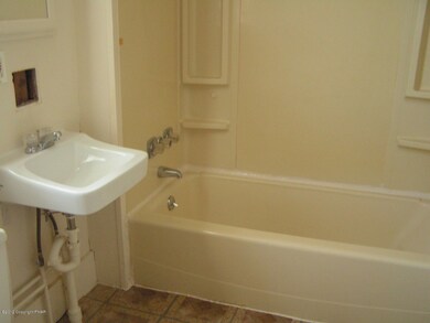 615 Ann St, Stroudsburg, PA 18360 - photo 3