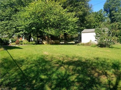 301 Ridgecrest Dr, King, NC 27021 - photo 5