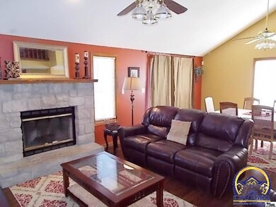 2720 SW Herefordshire Rd, Topeka, KS 66614 - photo 3