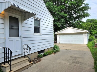 1811 W 6th St, Waterloo, IA 50702 - photo 4