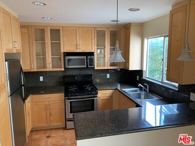 435 S Palm Dr unit 2, Beverly Hills, CA 90212 - photo 6