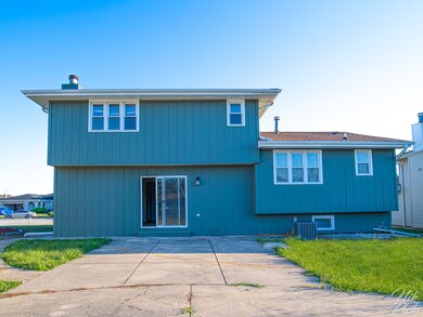 4136 Cambridge Cir, Country Club Hills, IL 60478 - photo 2