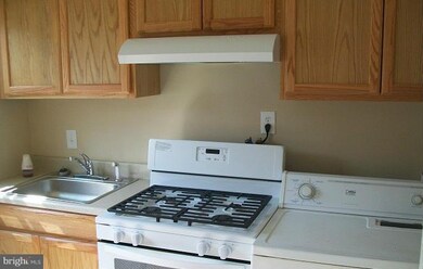 426 Elmwood Rd, Baltimore, MD 21206 - photo 4