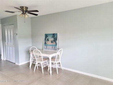 407 Dining table with art