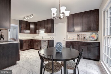 9209 Burnetta Dr, Annandale, VA 22003 - photo 5