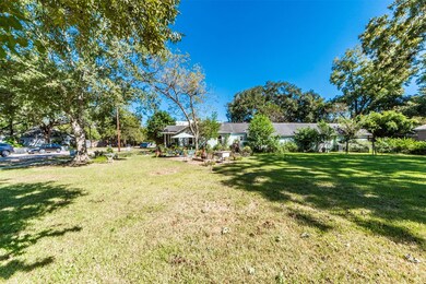 225 S Hill St, Alvin, TX 77511 - photo 4