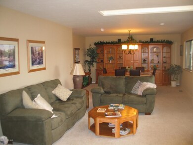 135 Laurel Ct LR