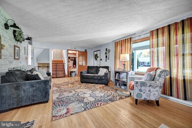 15 West St, Glen Rock, PA 17327 - photo 4