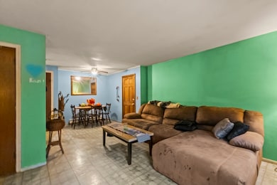 325 Ashland Ave unit 2, Southbridge, MA 01550 - photo 6