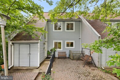 1522 Goldenrain Ct, Reston, VA 20190 - photo 2