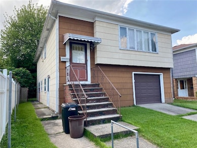 2 floors, 4 bedroom, 2 baths, 2 eat-in kitchens, 2 livingrooms