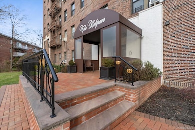 37 Brompton Rd unit 3D, Great Neck, NY 11021 - photo 4