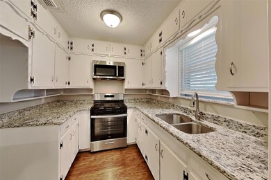 1917 Charleston Dr, Bedford, TX 76022 - photo 4