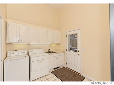 Laundry Mudroom/laundry room with powder room, off