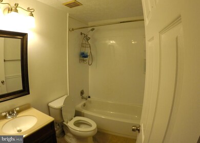 8112 Parkdale Ct, Springfield, VA 22153 - photo 2