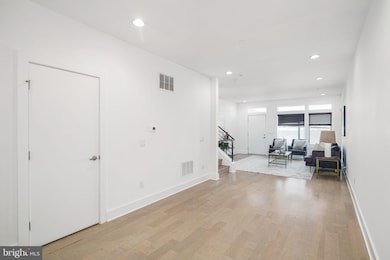 740 S Columbus Blvd unit 6, Philadelphia, PA 19147 - photo 5