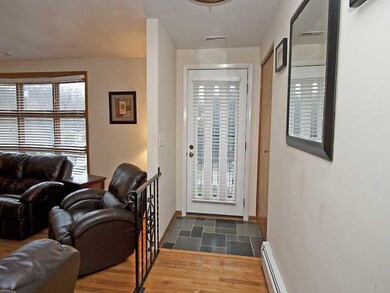 Entry/Foyer.