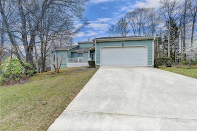 View of front of property featuring a front yard, 