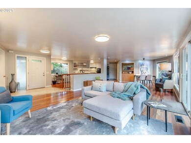 Living Room/Entrance
