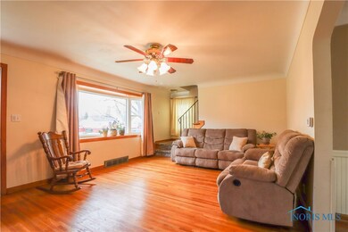 Family room has ceiling fan, hardwood floors and c