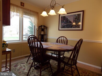 517 Summit Ct, Media, PA 19063 - photo 2