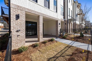 This END UNIT Benton offers a large covered patio - a great space for outdoor entertaining.